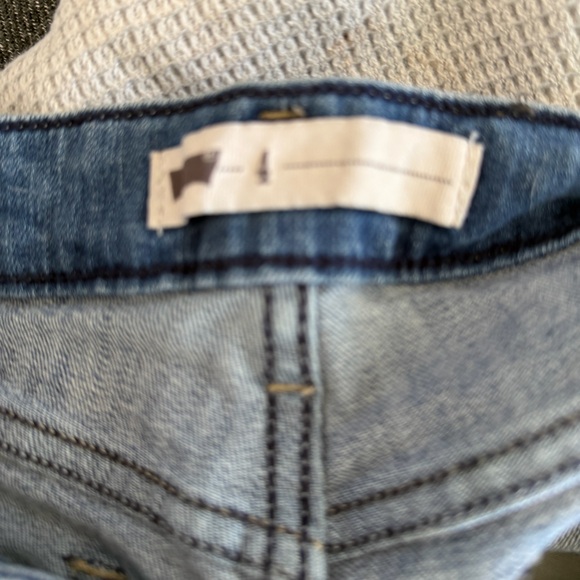 Levi's Jeans Clam Digger Capri Blue Denim Medium Distressed Wash Women's 4 Cuffs - Picture 5 of 7